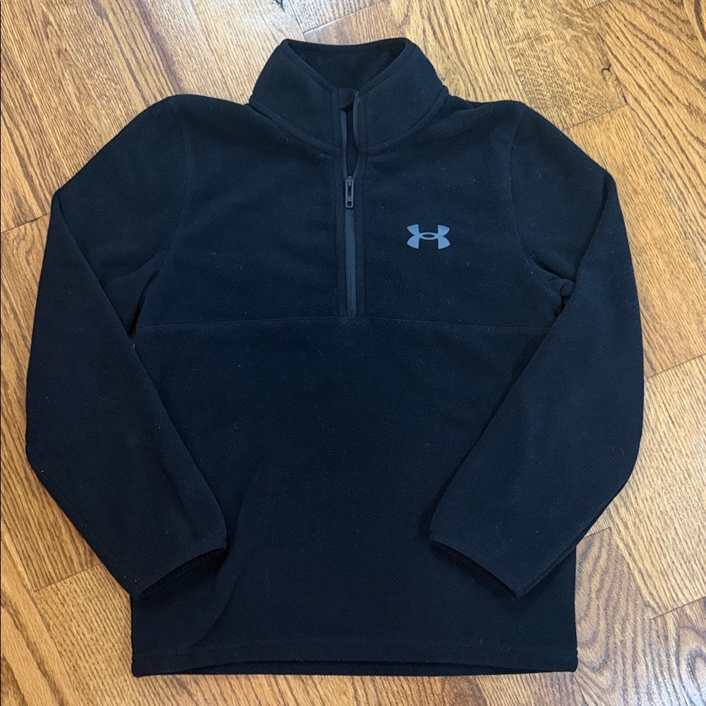 Boy’s Under Armour Fleece Quarter Zip. Size Small. Like New Condition.